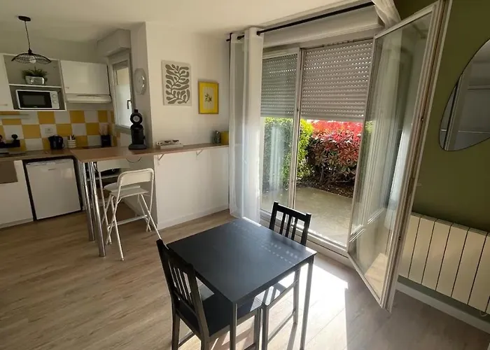 Grand 34m2 - Parking & Fibre - Proche Airbus